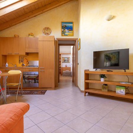 Apartment By The Ferry - Menaggio Bagian luar foto