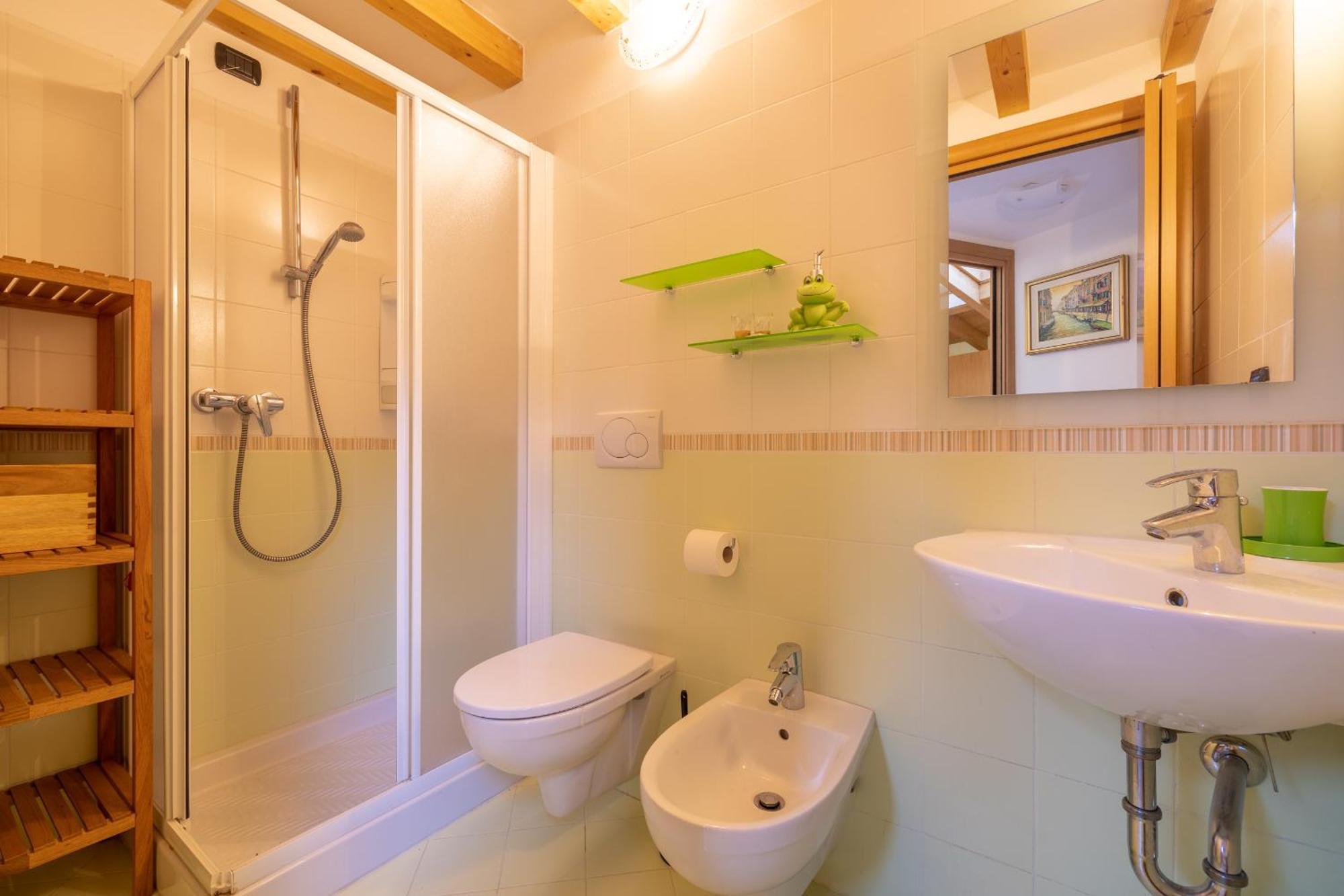 Apartment By The Ferry - Menaggio Bagian luar foto