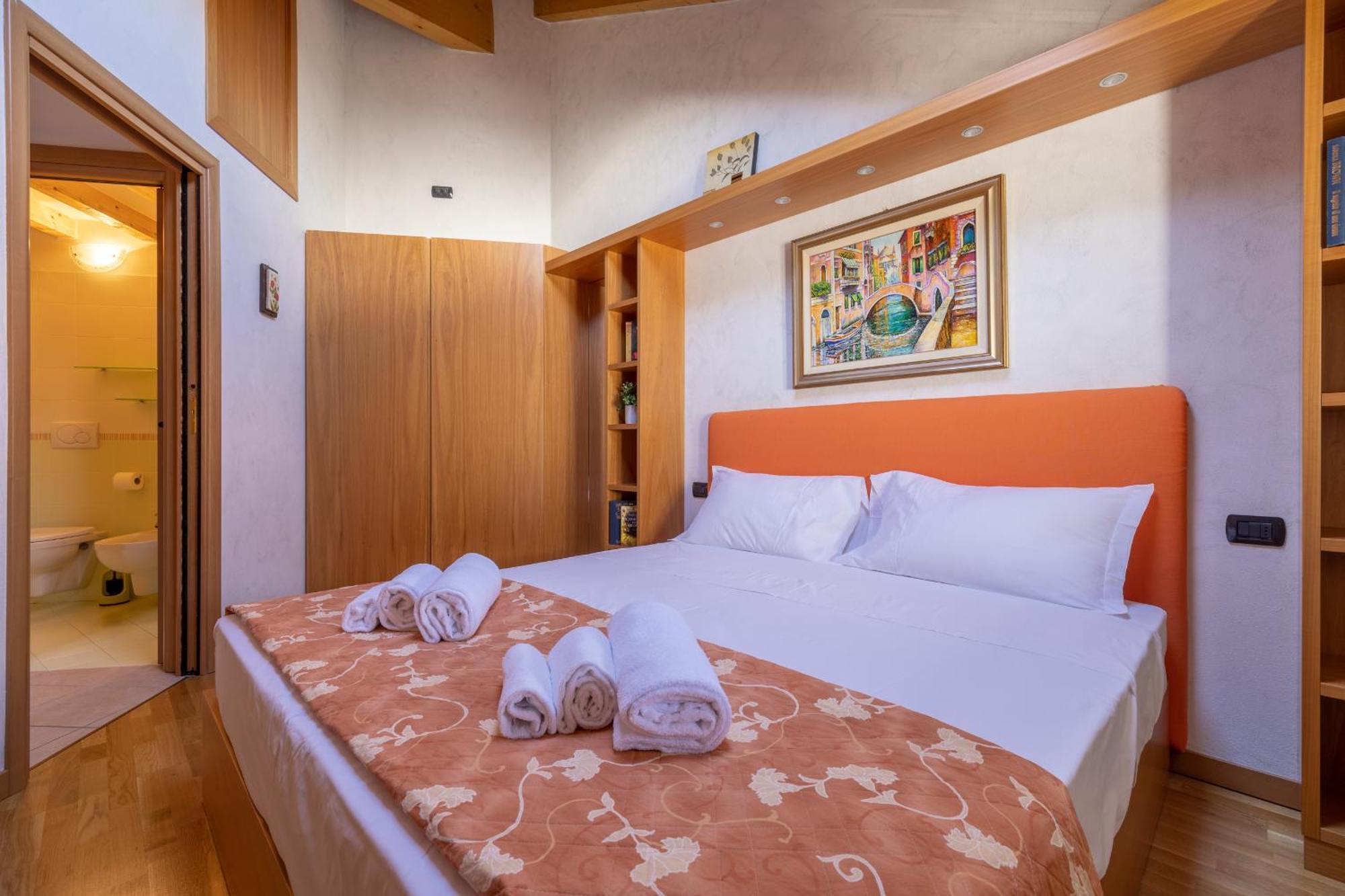Apartment By The Ferry - Menaggio Bagian luar foto