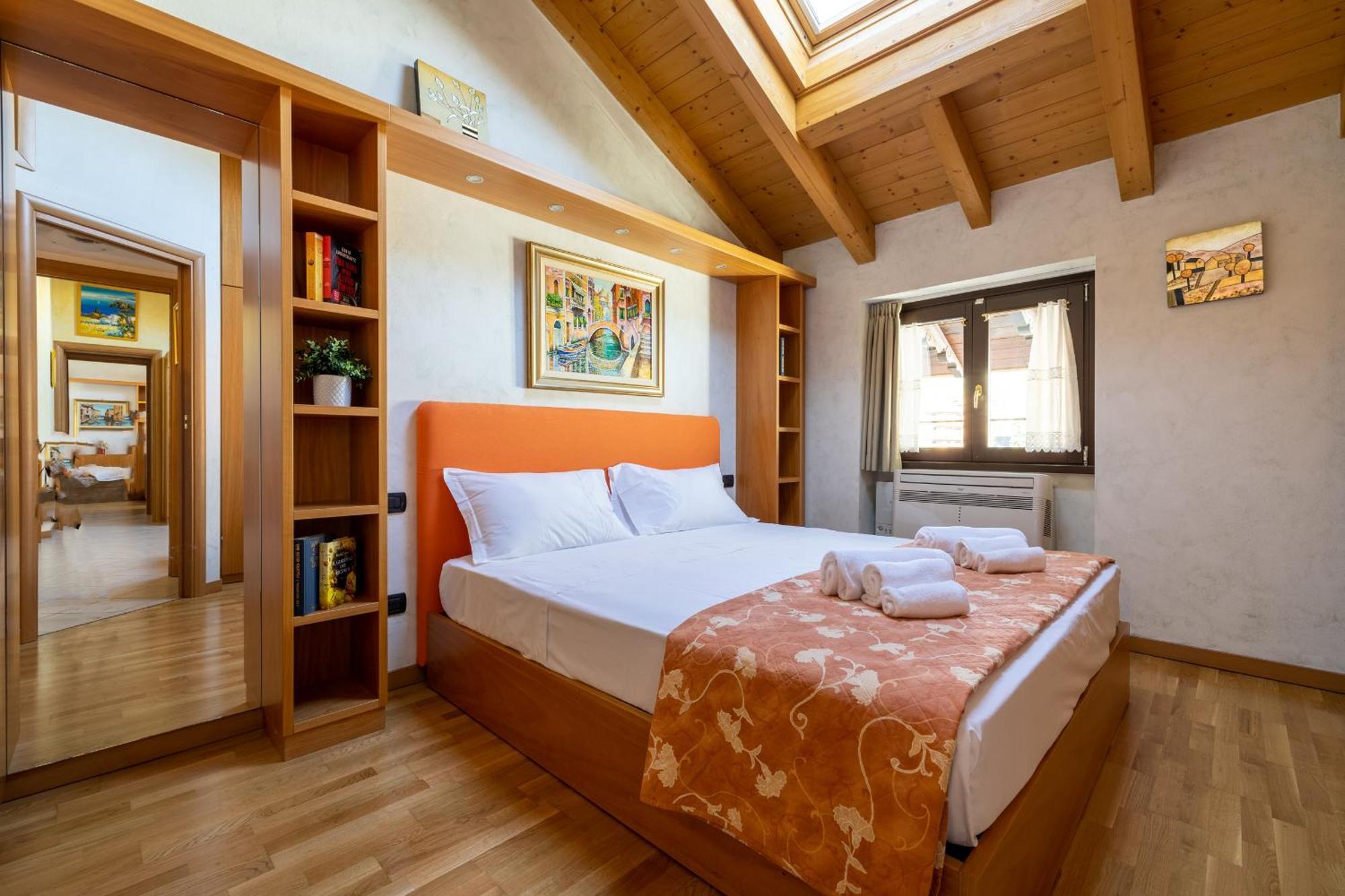 Apartment By The Ferry - Menaggio Bagian luar foto